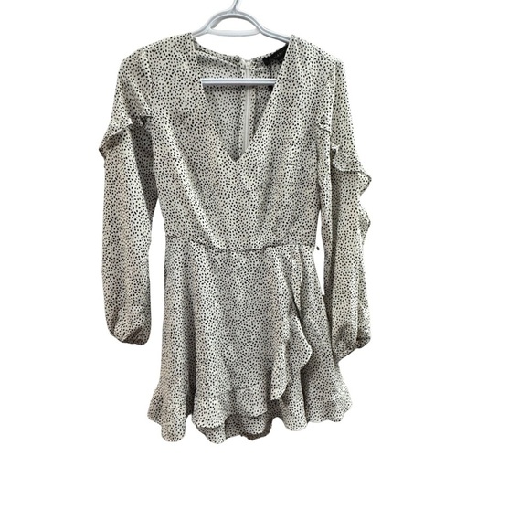 Dynamite Romper

#1153 - Picture 2 of 8